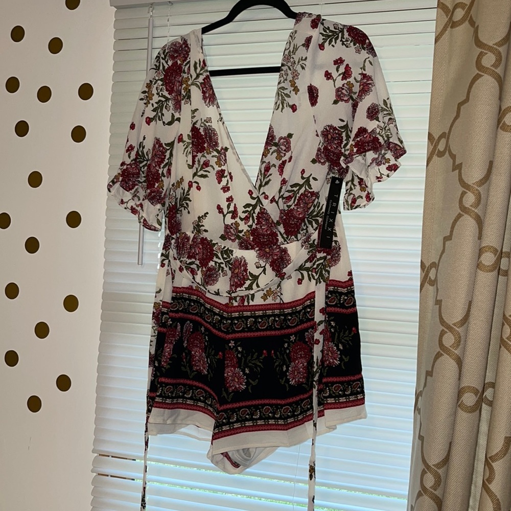 Short sleeve romper, white and black with flowers, new with tags, XL